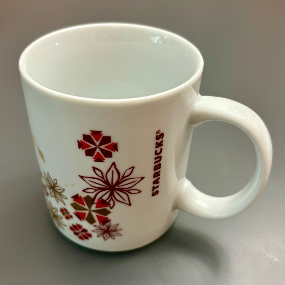 Starbucks Coffee Mug Holiday Christmas 2013 Red Gold Snowflakes 12oz Cup